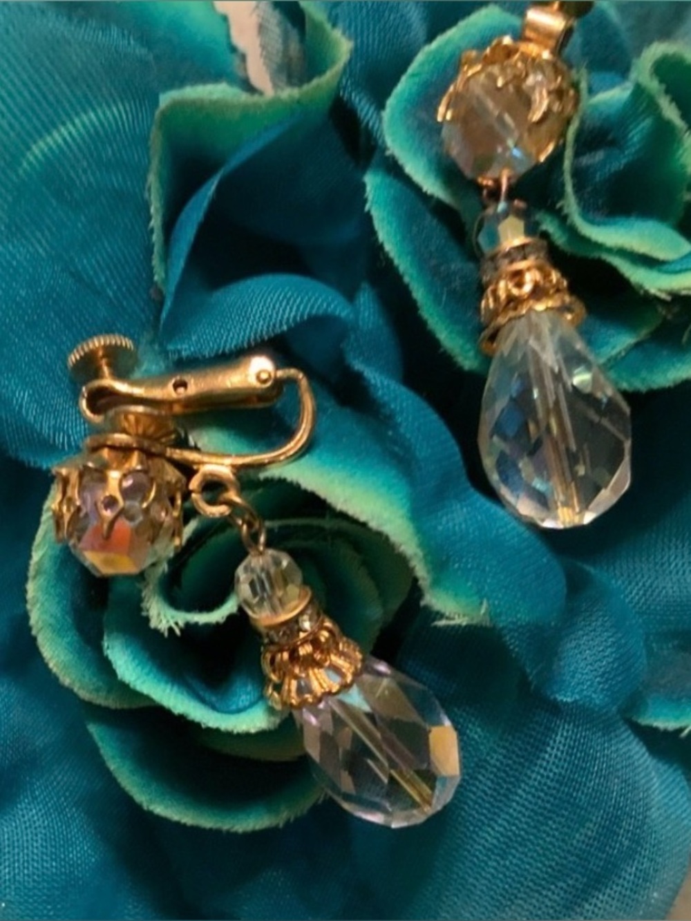 Vintage signed Vendome auroura  Borealis dangle earrings.